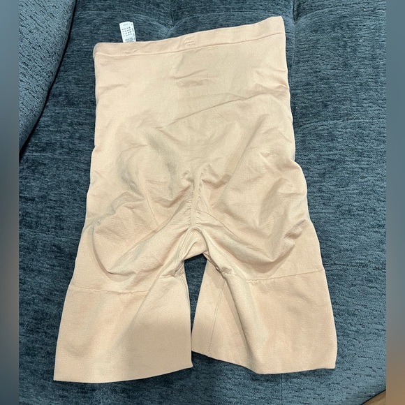 SPANX Women's Tan High-Waisted Mid Thigh Shape Wear Shorts Size XL EUC - Picture 3 of 3